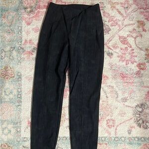 Lululemon Pull on Pants Size 6 dark denim color like new